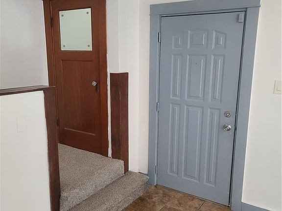 2nd image of 2505 Oakridge Dr