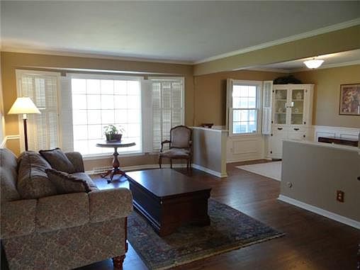 3rd image of 10906 Lydia Ave