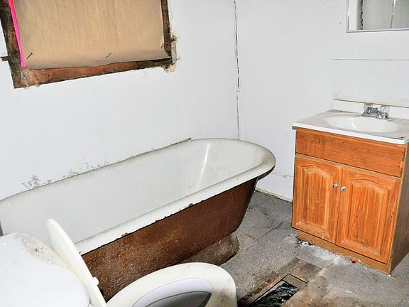 3rd image of 2317 Saint Charles St