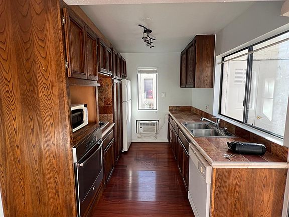 3rd image of 10805 Camino Ruiz Unit 44