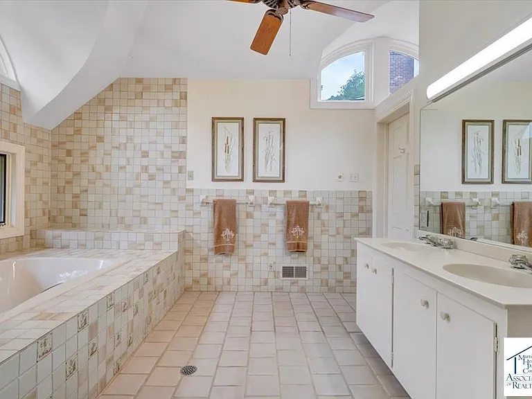 266 Plantation Rd — Photo 11