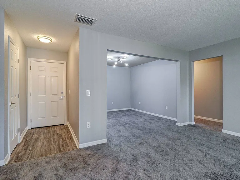 2x2L Diamond Living Area