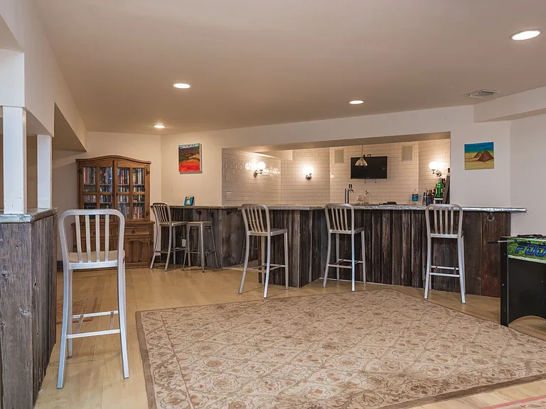 56 Glenview Dr — Photo 19