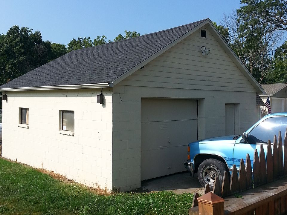 Detached Garage