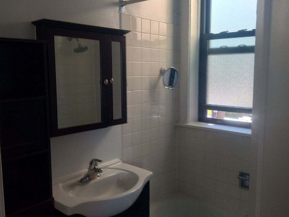 2nd image of 5018 N Lincoln Ave APT 2