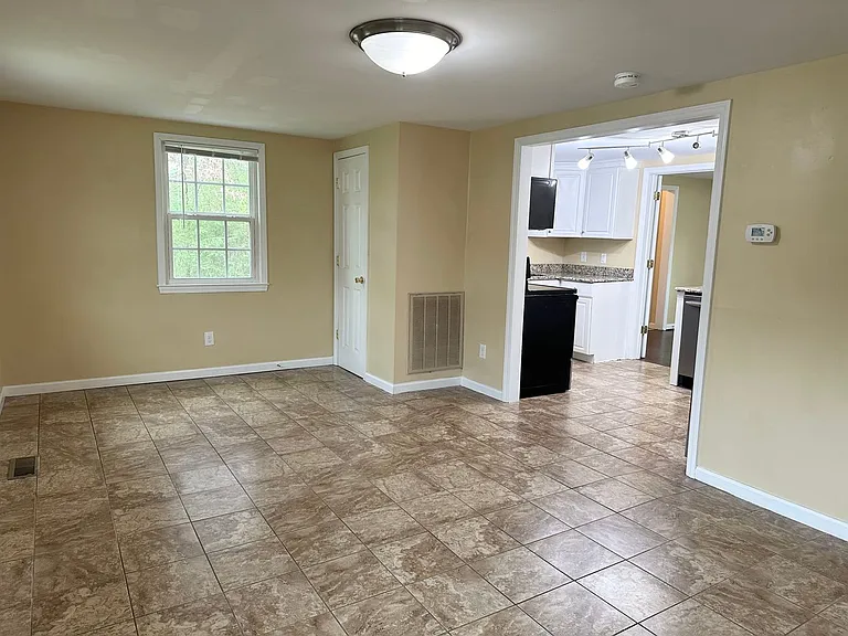 109 Turner St — Photo 2