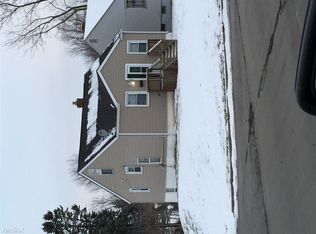 881 University Dr, Pontiac, MI 48342
