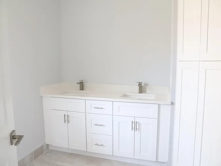 806 NW 82nd Pl — Photo 21