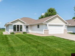2223 Simon Ct, North Mankato, MN 56003