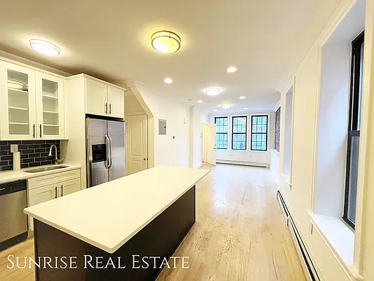 Rented by Sunrise Real Estate | media 25
