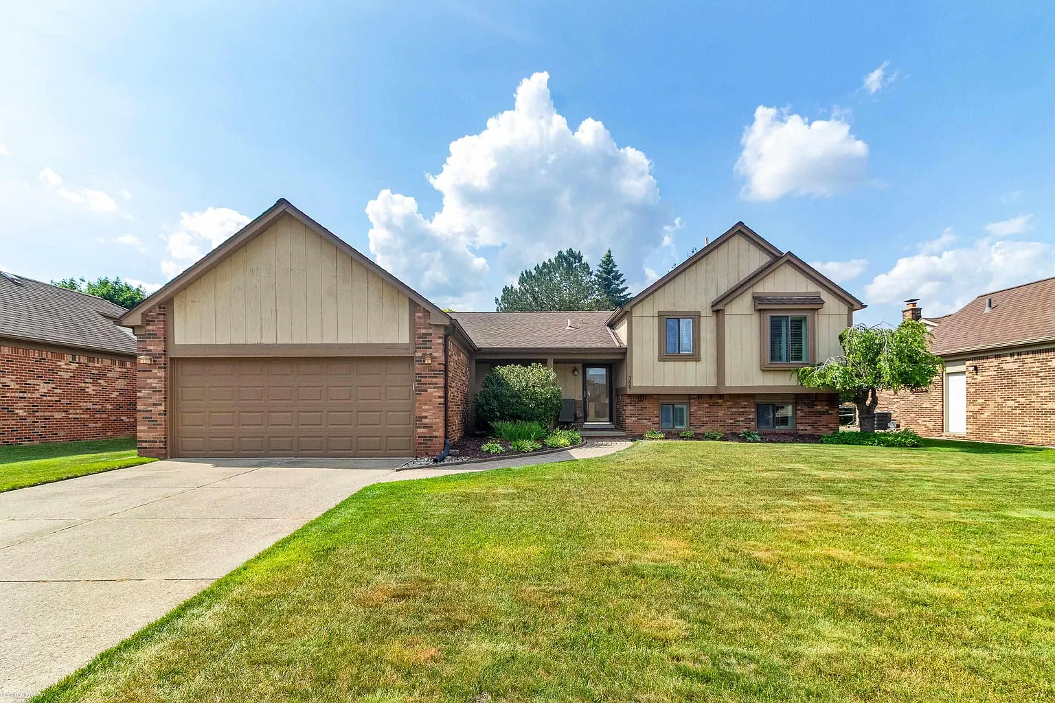 3667 Alderdale Dr photo 1