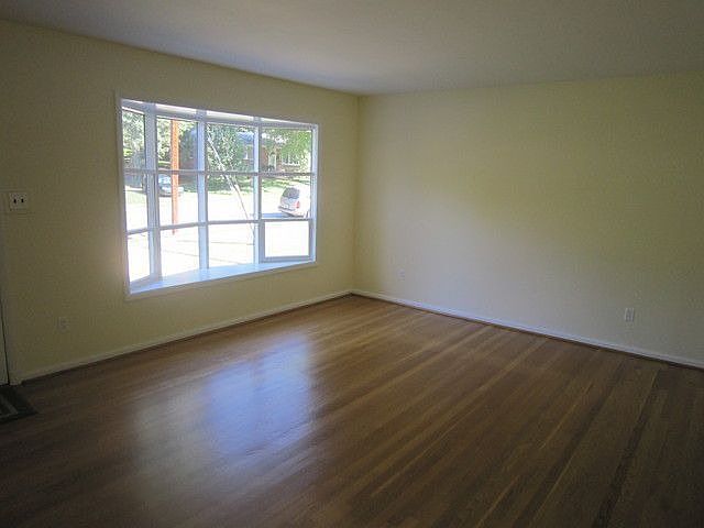 2nd image of 612 Truman Cir SW