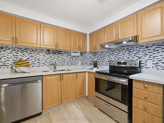 5th image of 711 Rossland Rd E #710