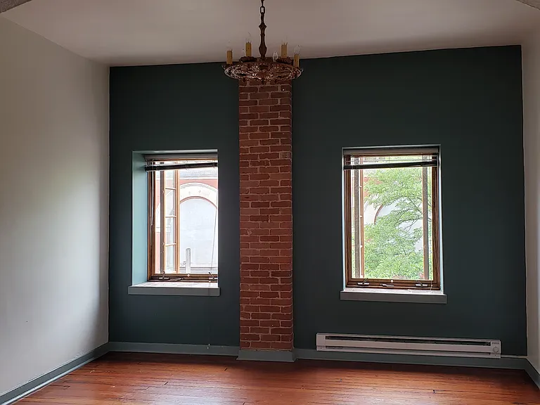 920 Lincolnway — Photo 2