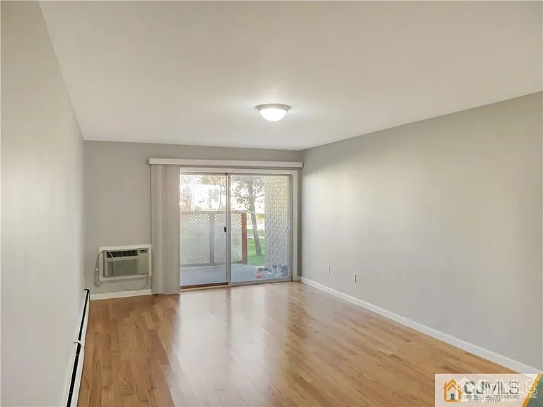 13 Lake Ave #5A — Photo 6