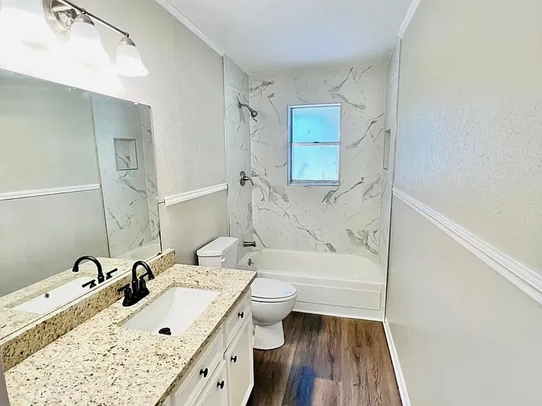 312 Gladstone St — Photo 10