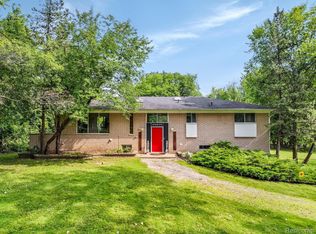 30540 N Greenbriar Rd, Franklin, MI 48025