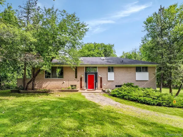 30540 N Greenbriar Rd, Franklin, MI 48025