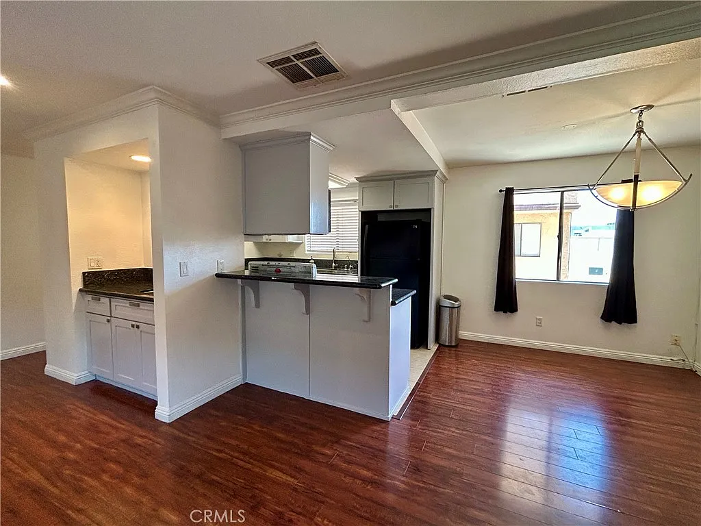 3 bed, 1200 sqft, $3,100 — Photo 4