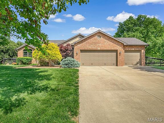 3rd image of 4192 Laurel Oak Ln