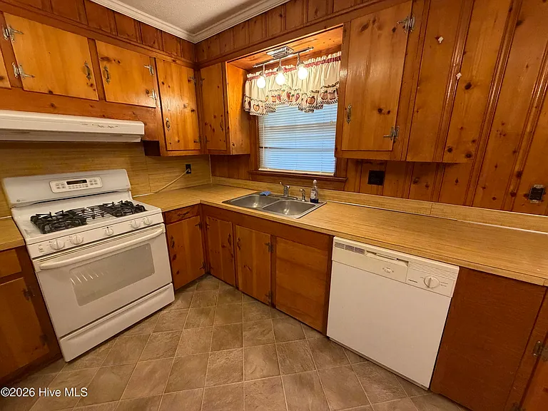 111 North Dr — Photo 5