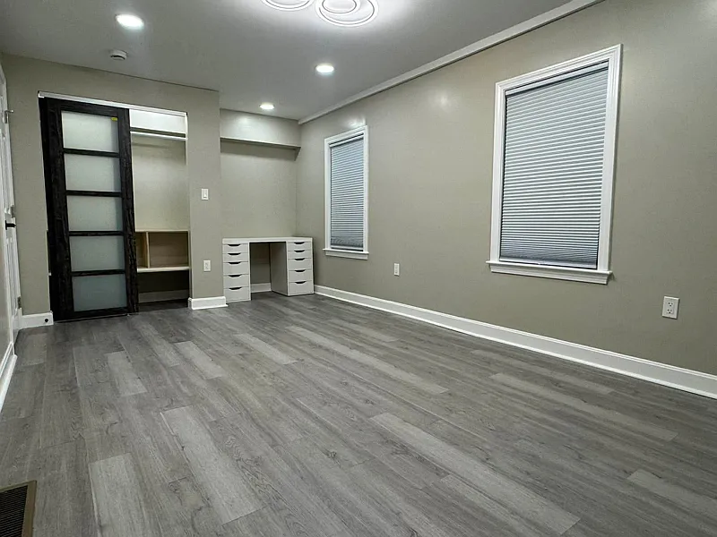 Private room in Downtown close to South Shore hospital 1 min drive and Plaza Wholefood. — Photo 3