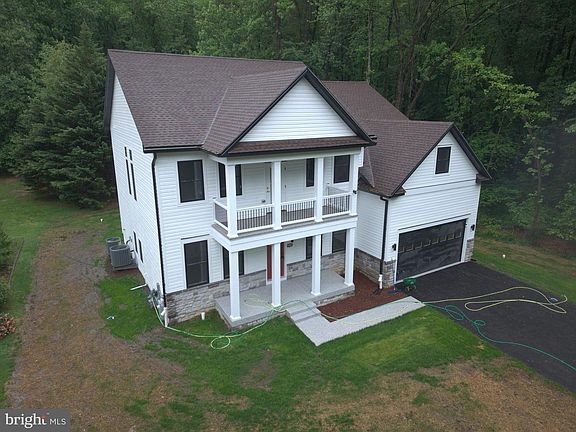 3rd image of 1989 Mitchell Dr