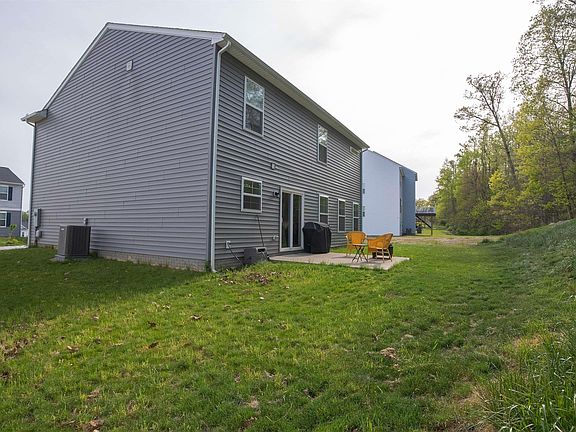 4th image of 351 Bay St
