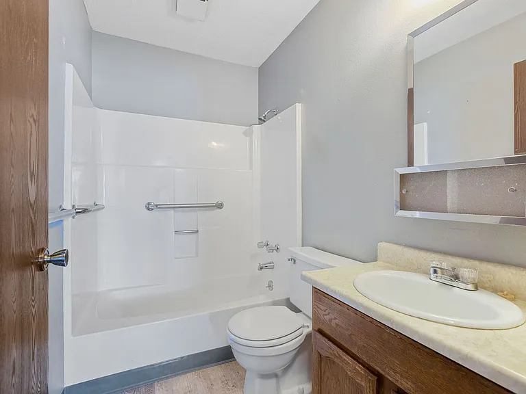 L171ER — Photo 14