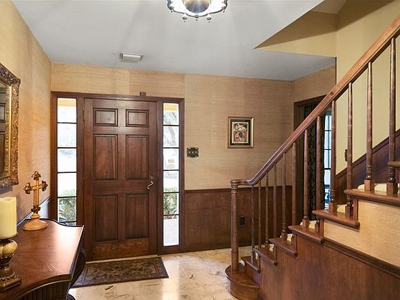 2nd image of 105 Norcrest Dr
