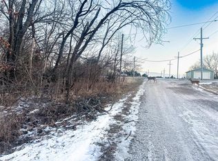 2 Applewood Ln, Linn Valley, KS 66040
