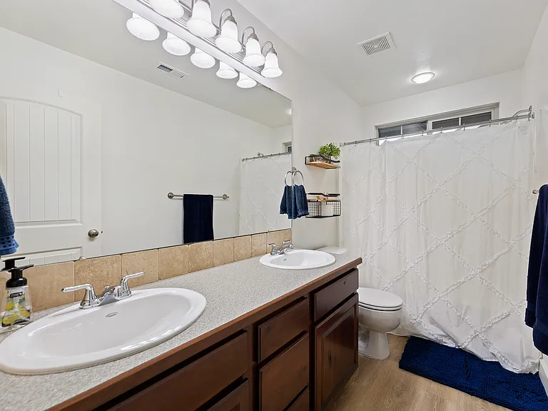922 E Winding Creek Dr — Photo 19