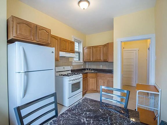 3rd image of 50 Spruce St