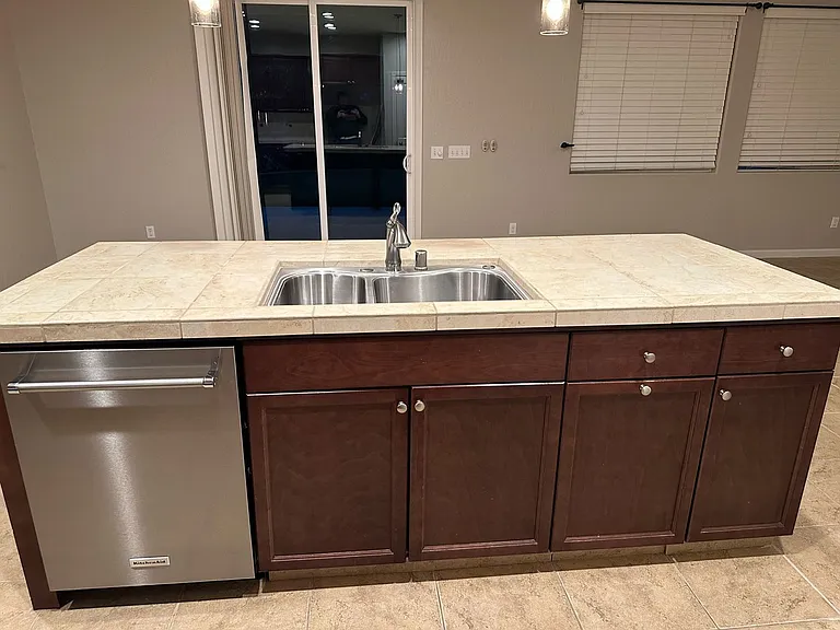2101 N Lindsay Ct — Photo 7