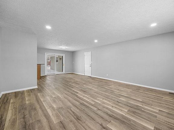 3rd image of 1008 Archway Dr