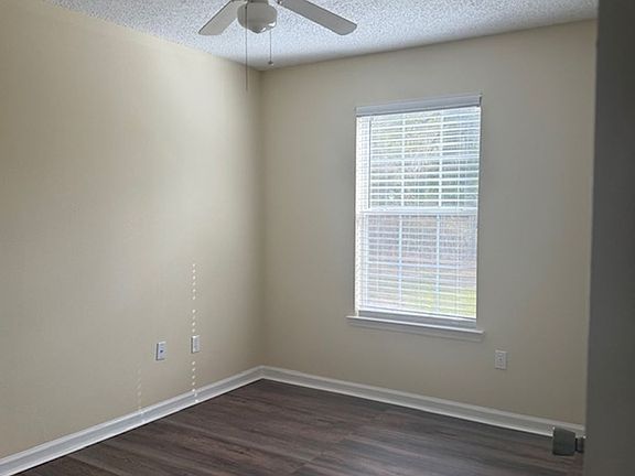 5th image of 88 Hickory Ave