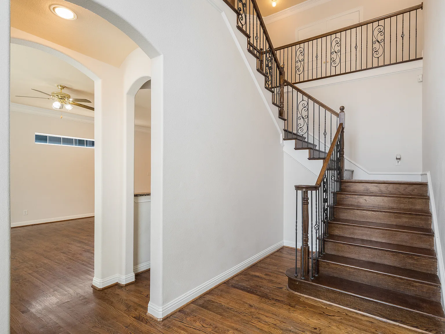 4 bed, 2717 sqft, $4,600 — Photo 4