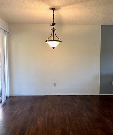 5th image of 300 Shady Valley Dr