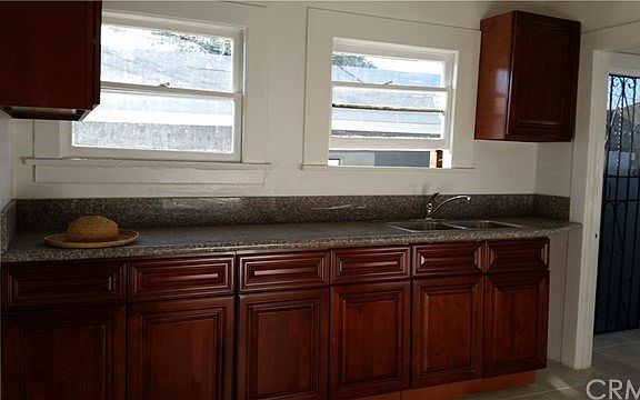 4th image of 849 W 58th St