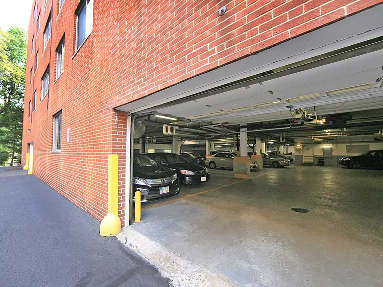 Blair House Apartments — Photo 16