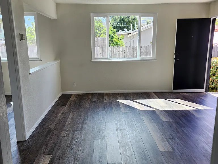 116 E Lewis St #B — Photo 8