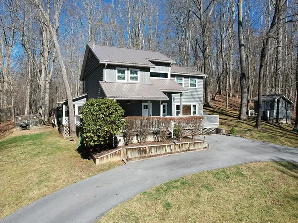 895 Fern Ln, Marion, VA 24354