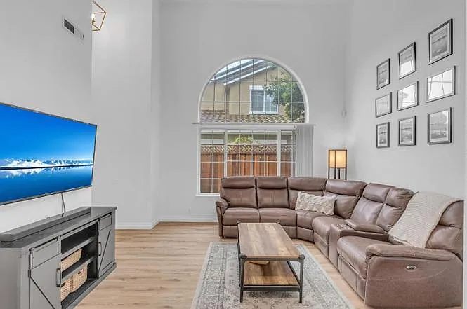 437 Calle Cerro — Photo 7
