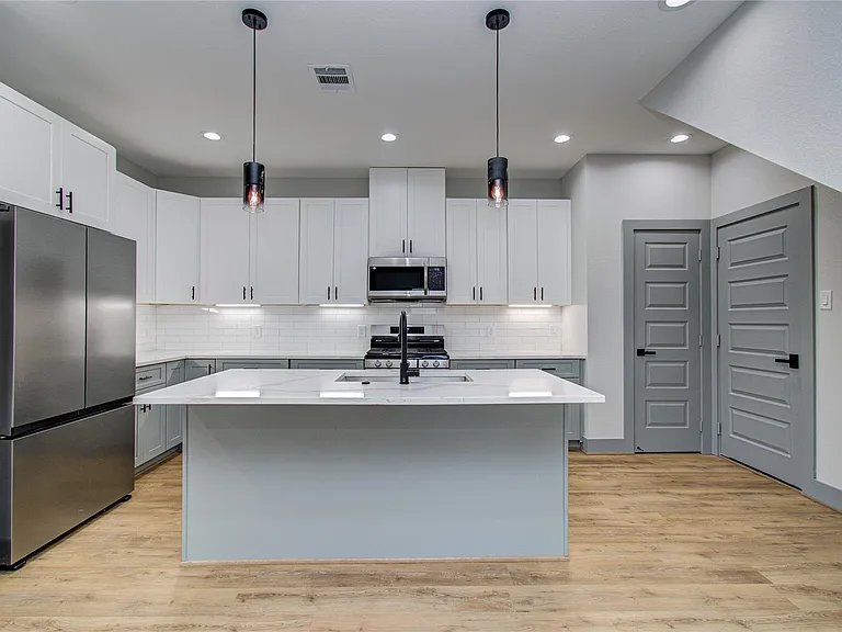 835 S Victory Dr — Photo 11