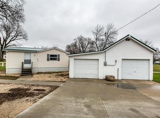 211 Beckner St, Greeley, IA 52050