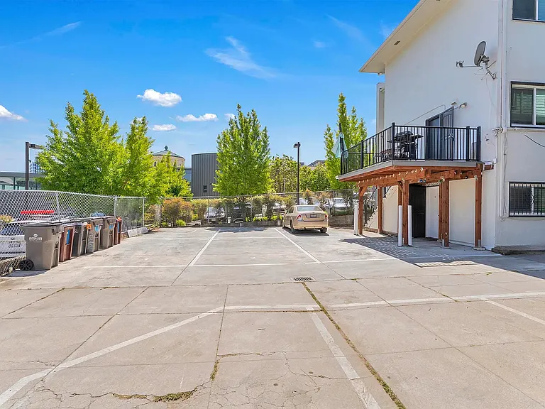 2832 Summit St #1 — Photo 15
