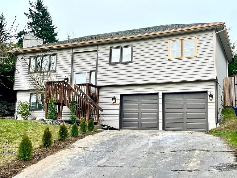 20832 Poplar Way — Photo 1