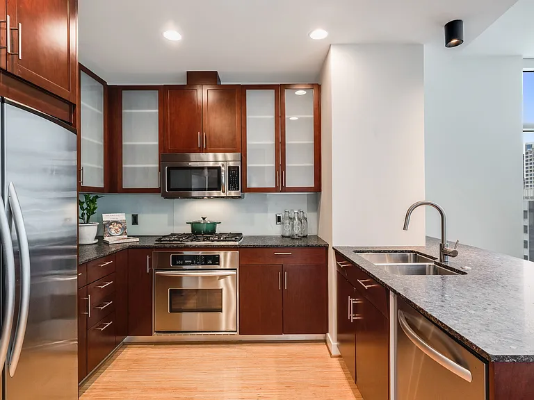 2033 2nd Ave #1010 — Photo 4