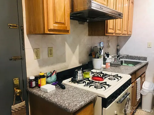 Rented by City Connections Realty | media 3