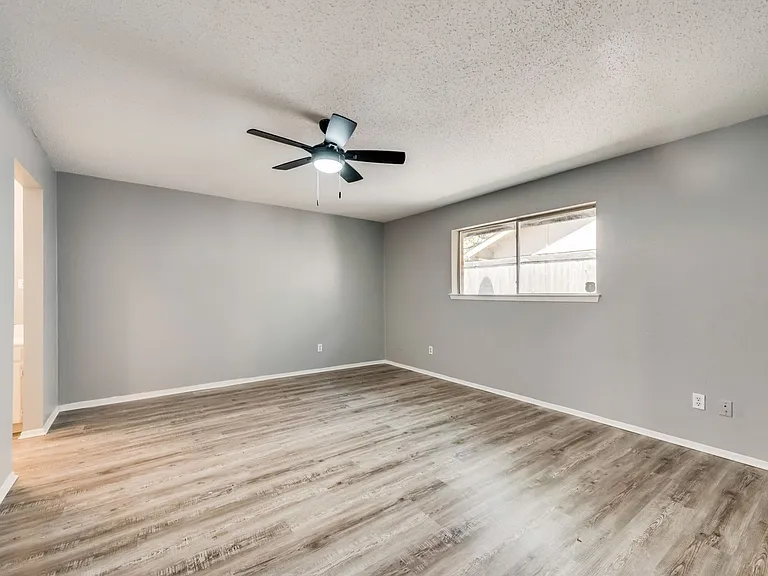 2814 Meadow Park Dr — Photo 15